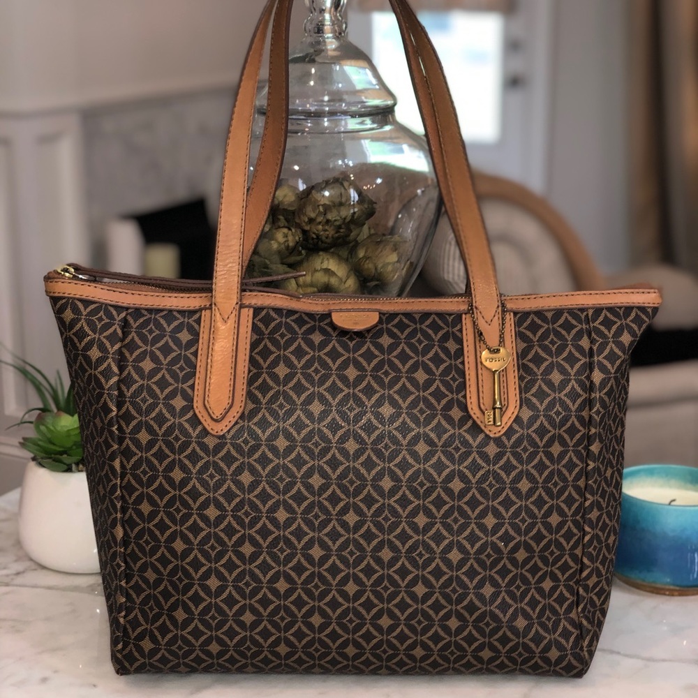 Fossil large zippered tote saffiano logo leather😎